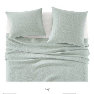 Room and Board Thea Matelass King sized Coverlet (color: Sky)